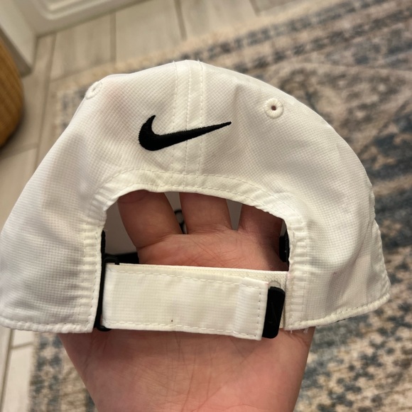 Nike White Mickey Mouse Baseball Cap - Picture 3 of 3